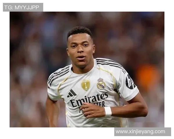 足球场上的魅力风云特别帅气男星引领潮流与激情的完美结合